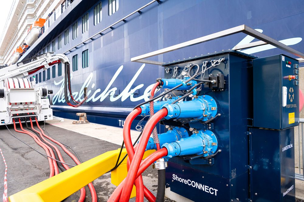 Mein Schiff 4, Emissionen, Landstrom