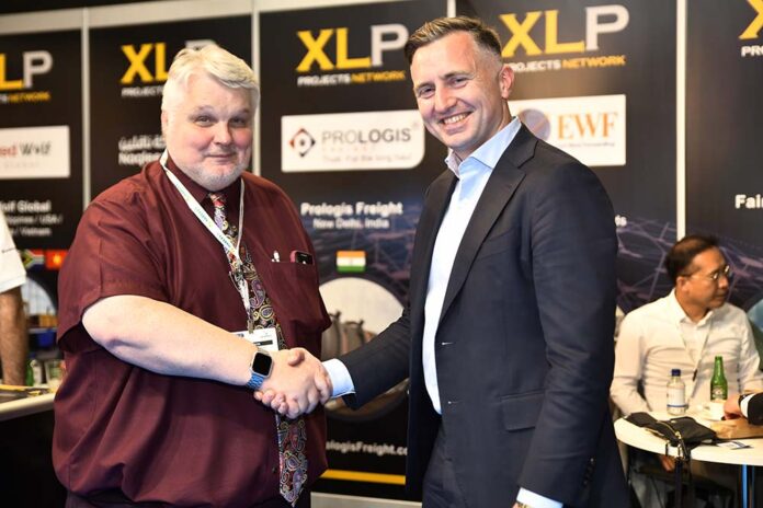 Shipnext-CEO Alexander Varvarenko mit XLP-Direktor Gary Dale Cearley