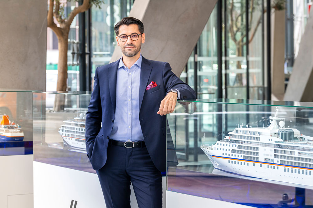 Elvir Johic Heuert Bei Hapag Lloyd Cruises An