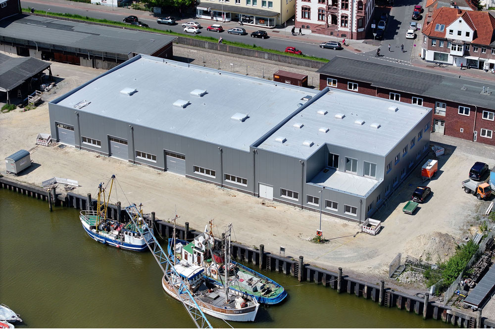 Im Neubau von Niedersachsen Ports in Cuxhaven werden alle Gewerbebereiche zusammengefasst