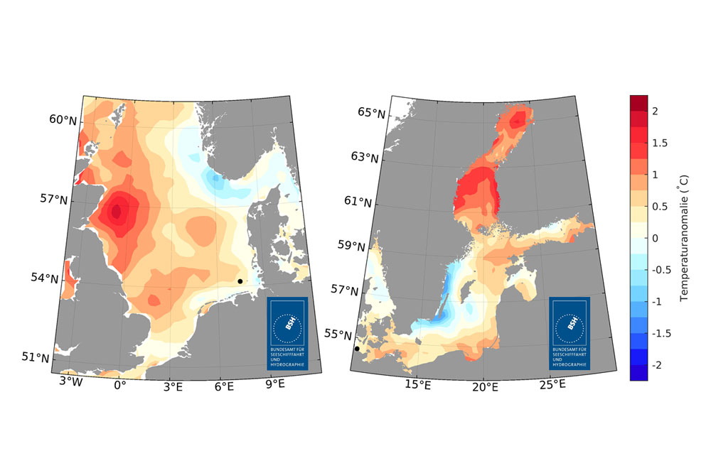 BSH: Abweichung des Sommermittels der Oberflächentemperaturen in 2023 zum langjährigen Sommermittel von 1997 bis 2021 für die Nordsee (links) und für die Ostsee (rechts)