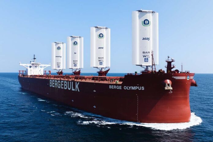 Bulker Berge Olympus mit WindWings Segeln BAR Technologies