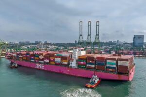 ONE Olympus in Singapur MPA, THE Alliance, MSC, Premier Alliance, Bremerhaven