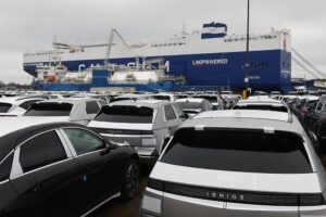 LNG-RoRo-Schiff CMA CGM Indianapolis in Bremerhaven