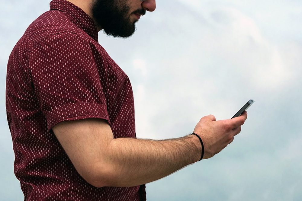 Internetzugang Konnektivität Smartphone Seeleute