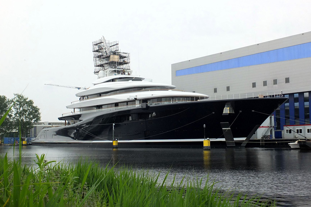 Erste Wasserstoff-Yacht »Feadship 821« ausgedockt