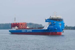 Greenwater 01, Cosco, vollelektrisch, Containerschiff