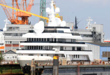 Explorer-Yacht, Voyager, Lloyd Werft, Bremerhaven, Bredo, Dock