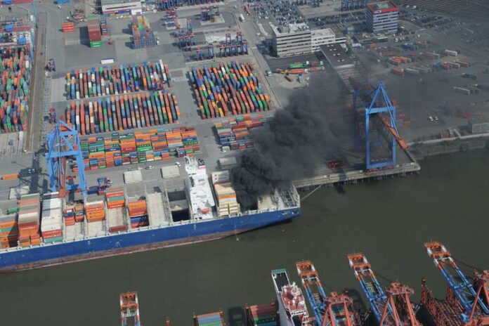 Containerschiff, CCNI Arauco, Hamburg, Hamburger Hafen, Brand, KI