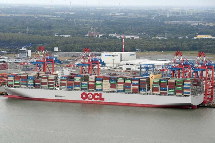 150OOCL Finland, Megamax, OOCL, Cosco, Jade-Weser-Port, Wilhelmshaven