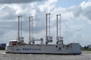 Die »Canopée« transportiert gerade das europäische Servicemodul »ESM 3«, das die Raumsonde Orion während der Mission »Artemis III« zum Mond antreiben soll, von Bremen nach Cape Canaveral.