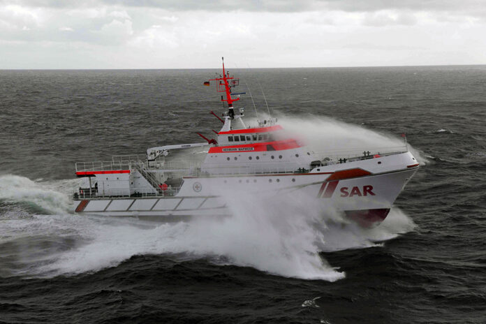 DGzRS, Seenotretter, Yacht, Feuer, Segelyacht