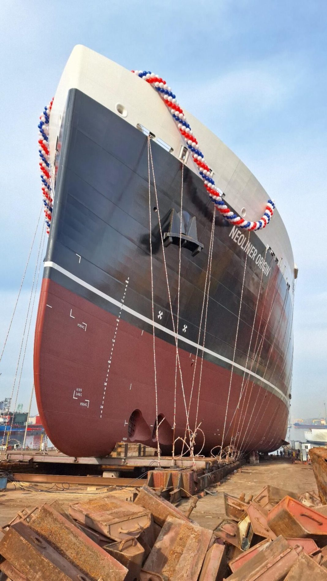 RoRo freighter "Neoliner Origin" has water under its keel