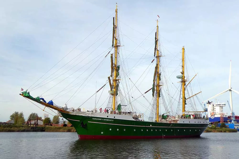 3-Mast Bark „Alexander von Humboldt“ kehr in Heimathafen zurück