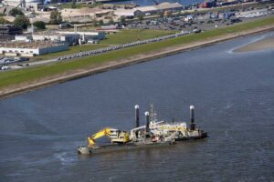 Cuxhaven, Baggerschiff, Elbe