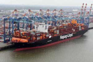 Containerschiff „Berlin Express“ von Hapag-Lloyd in Bremerhaven