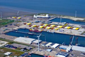 Buss Terminal in Eemshaven, Monopiles für RWE-Windpark Nordseecluster