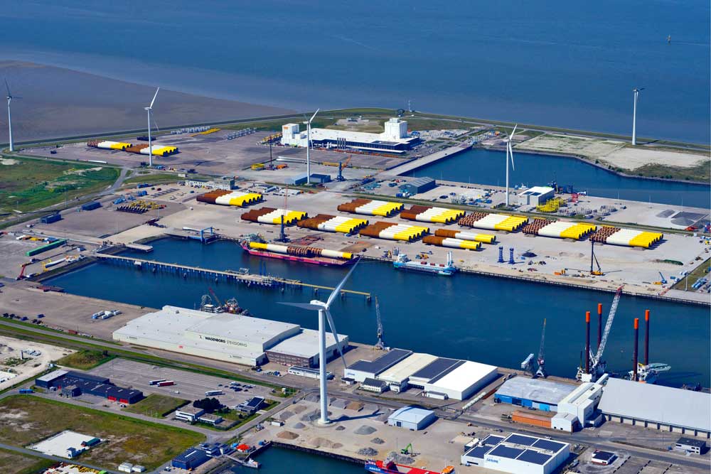 Buss Terminal in Eemshaven, Monopiles für RWE-Windpark Nordseecluster