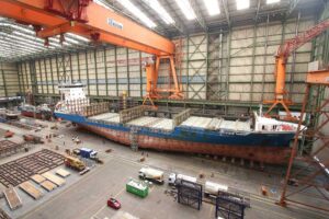 Feeder „Fenja“ in der Montagehalle 290 der Volkswerft Stralsund