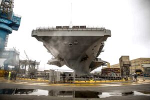 Flugzeugträger „USS George H. W. Bush“ in der Norfolk Naval Shipyard