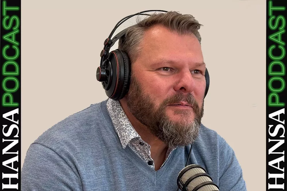 Timo Schön, Geschäftsführer bei Global Ports für den Standort Bremerhaven, zu Gast beim HANSA Podcast (© HANSA)