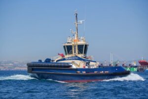 Ein vollelktrischer Schlepper der Firma Svitzer