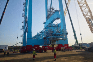 Ein neuer Kran im Hafen Valencia