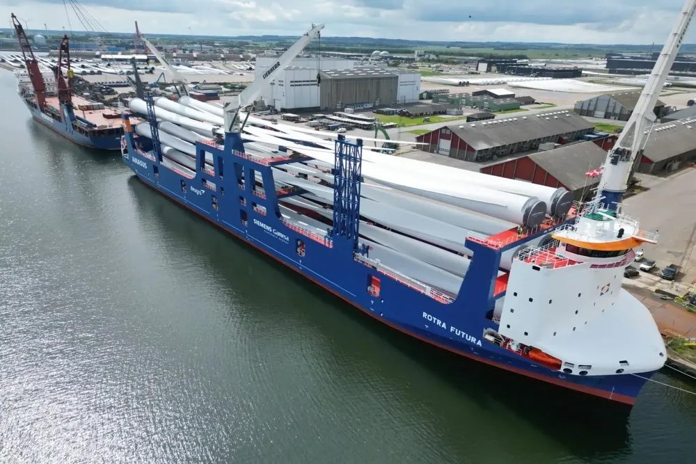Das Schiff Rotra Futura in Dänermark im Hafen