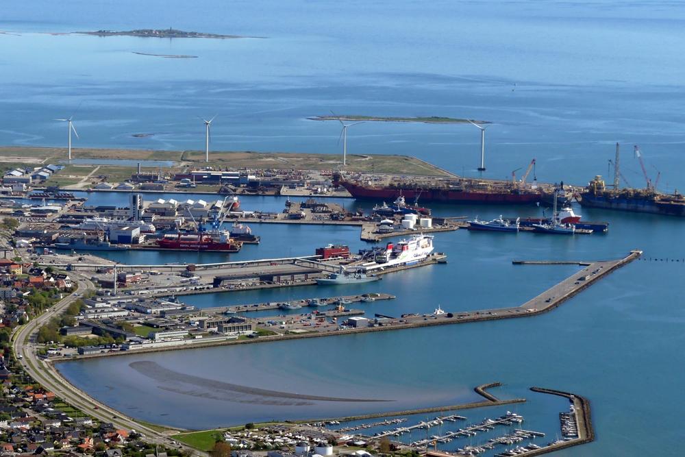 Eine Luftaufnahme auf den Hafen