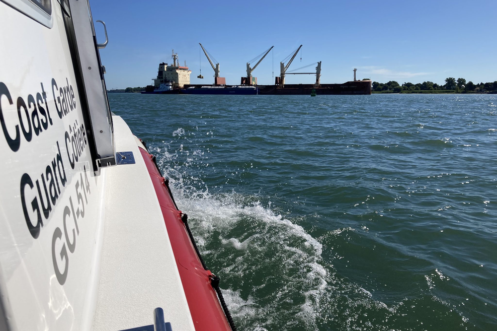Ein Schiff