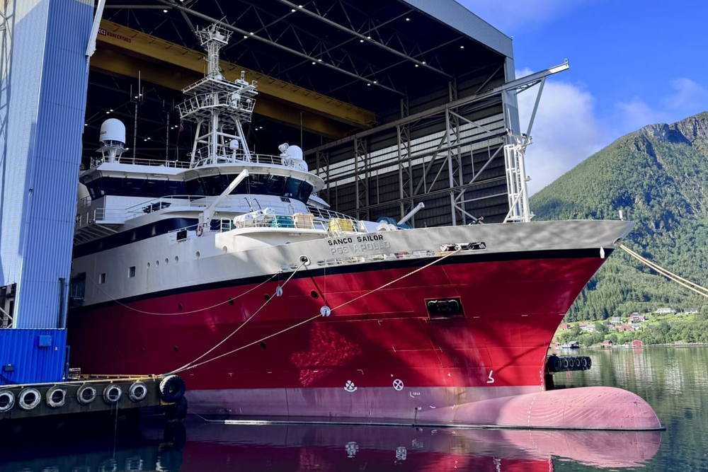 Ein Schiff in einer Werfthalle in Norwegen