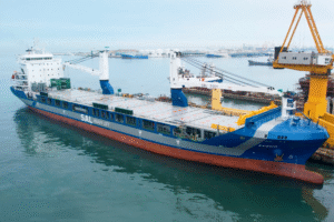 Ein Schiff in der Werft