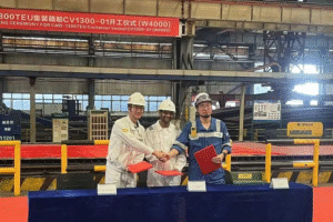 Stahlschnitt des Containerschiffs „Yara Eyde“