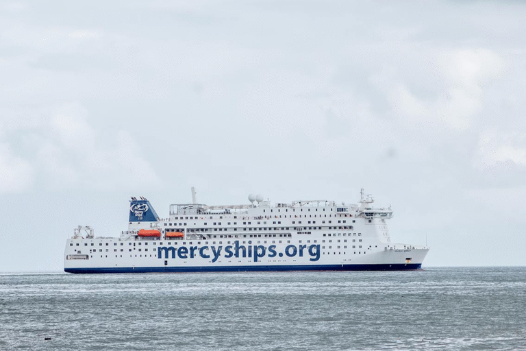 Ein Schiff
