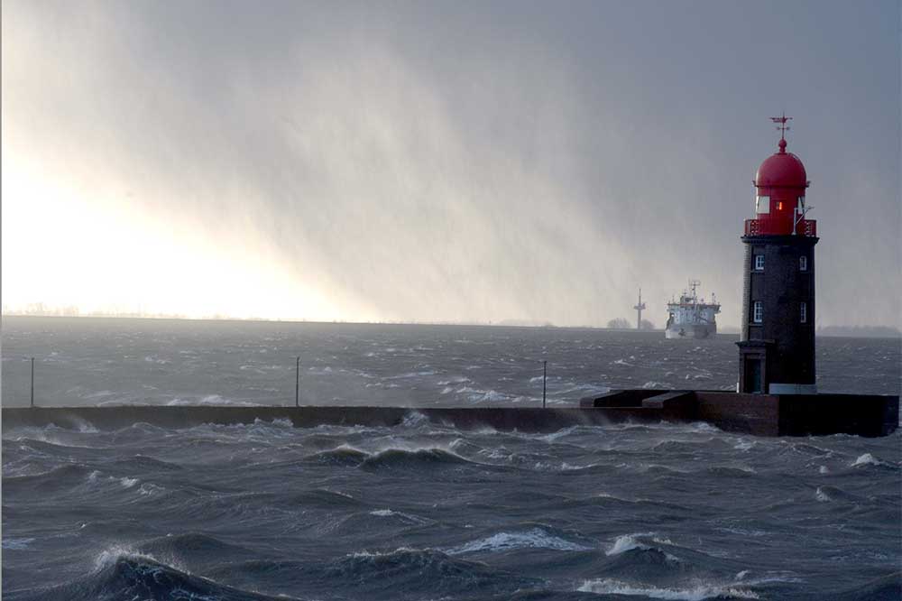 Nordmole Bremehaven mit Leuchtturm