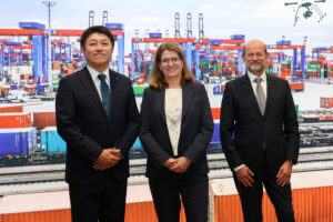 Daimler Truck, HHLA und Kawasaki Heavy Industries haben strategische Partnerschaft zum Aufbau einer Lieferkette für Flüssigwasserstoff in Europa gestartet