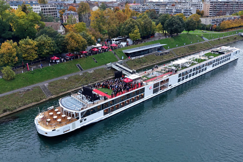 Viking Flusskreuzfahrtschiff in Basel