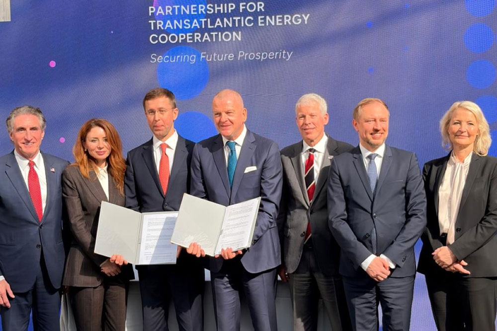 Unterzeichnung der Vereinbarung in Athen