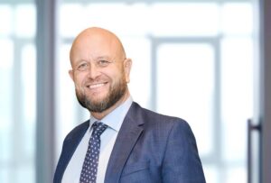 Ein Mann der neuer Chef bei OSMT Group wird.