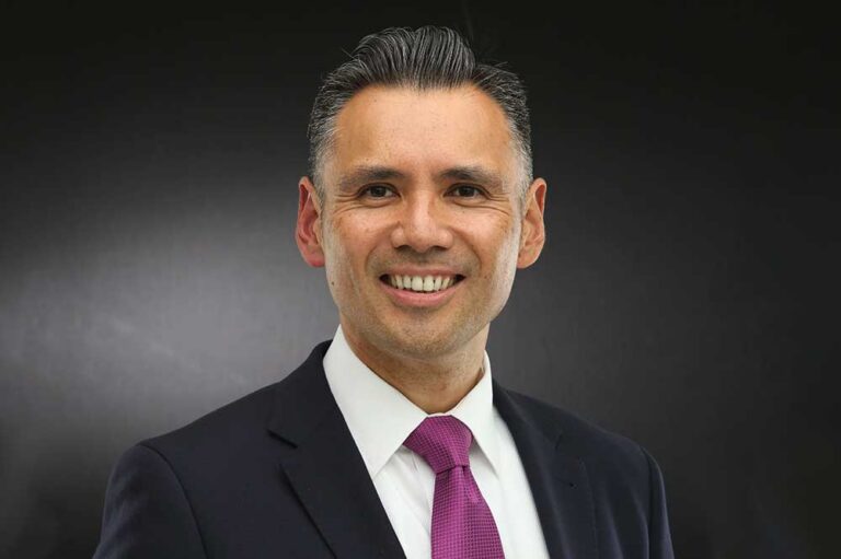 Long Beach, Noel Hacegaba