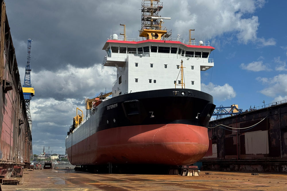 Der Laderaumsaugbagger "Osteriff" wurde heute von der Blohm+Voss-Weerft übergebe