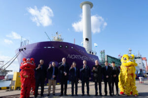 Die feierliche Übernahme des Schiffes auf der Dalian-Werft in China