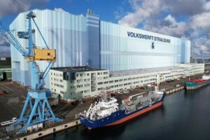 Montagehalle 290 der Volkswerft Stralsund