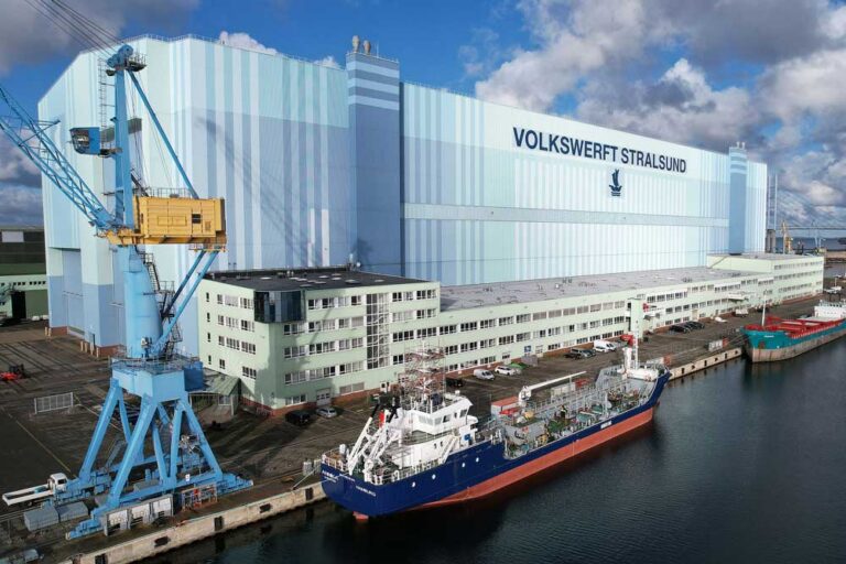 Montagehalle 290 der Volkswerft Stralsund