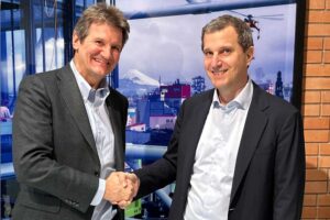 Gilbert Walter (li.), CEO der BRS Group, und Ioannis Martinos, CEO von Signal Ocean