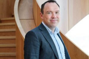 Michael Hansen, Mann im Anzug