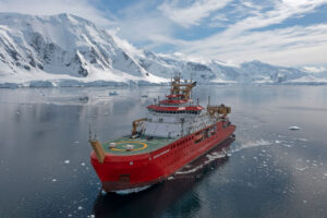 "RRS Sir David Attenborough" in der Antarktis
