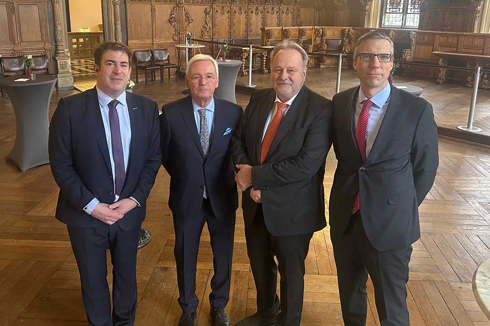 VHT, links nach rechts): de Bruyne, Mahn, Flindt, Linke