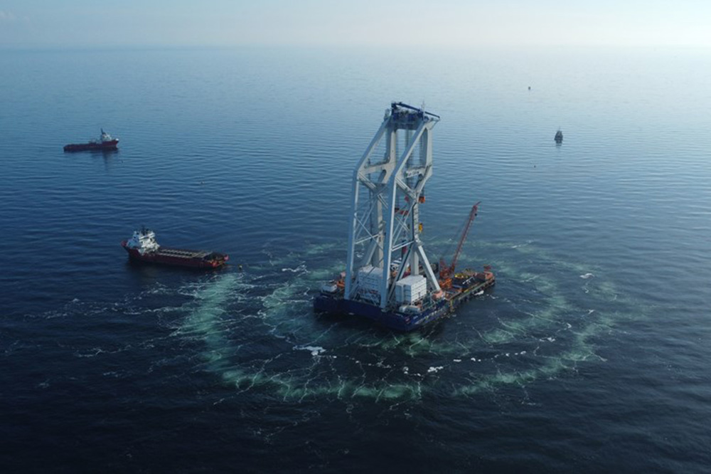 Van Oord installierte mit "Svanen" bei Installationsarbeiten im polnischen Offshore-Windpark "Baltic Power" (© Baltic Power)