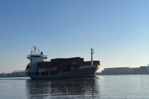 Ein Feeder auf der Elbe